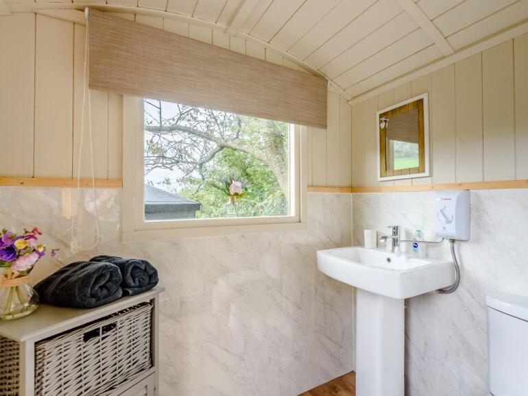 Ewe Retreat Shepherds Hut Херефорд Экстерьер фото